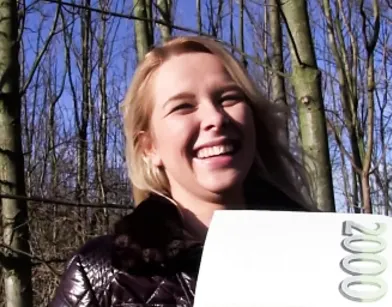 Девушке понравилось сосать за деньги и трахаться на улице с незнакомым мужчиной