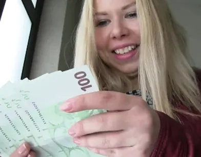 Состоятельный пикапер снимает порно за деньги с незнакомыми женщинами