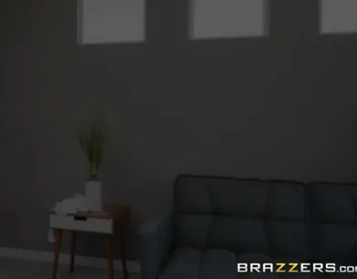 Красивая девушка хочет горячего секса с подружкой и не отказывает себе в этом