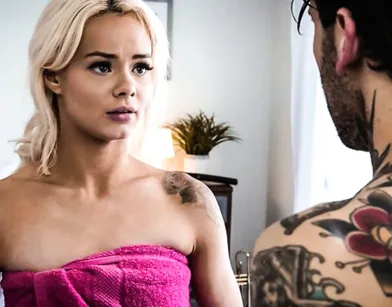 Нежна блондинка Эльза не только выносит мозги но и делает глубокий минет кузену