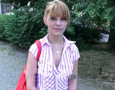 Чешский пикапер разводит гибкую студентку на секс в подворотне