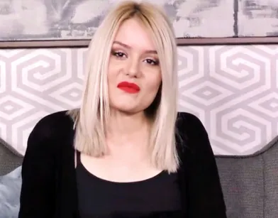 Блондинка не стала сопротивляться двойному проникновению в пизду и жопу