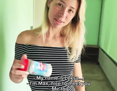 Сладкая соседка зашла за солью и напросилась на секс, когда жены не было дома