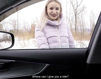 Миловидная русская девушка расплатилась минетом за то что подвез