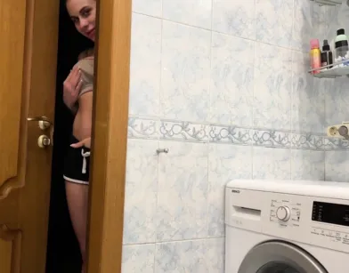 Сводная сестра-шпионка спалилась и согласилась на секс со сводным братом