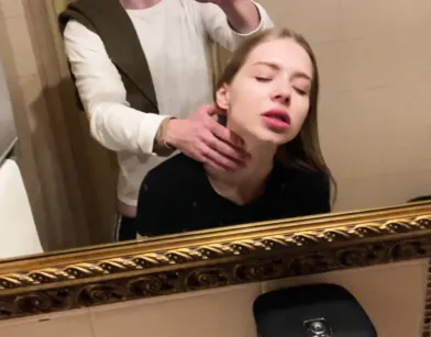 Снял фитоняшку и по-быстрому и трахнул в спортзале Питера