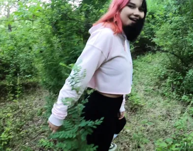 Проспорила другу минет и сделала его прямо в парке