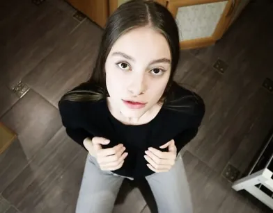 Сразу после прогулки трахнулись прямо в коридоре