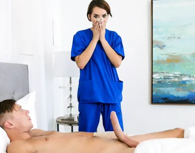 Медсестра избавляет парня от стояка