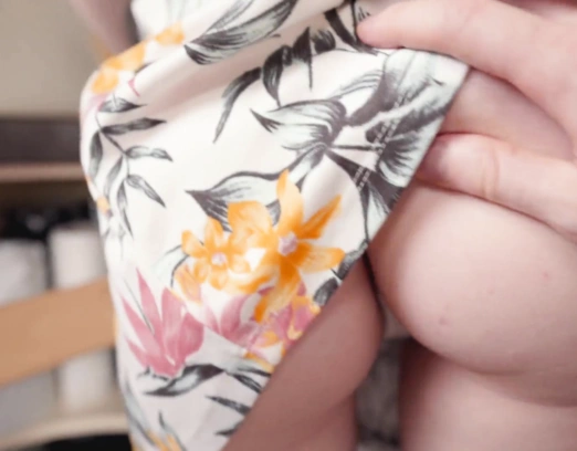 Сосед хочет секса и пристает