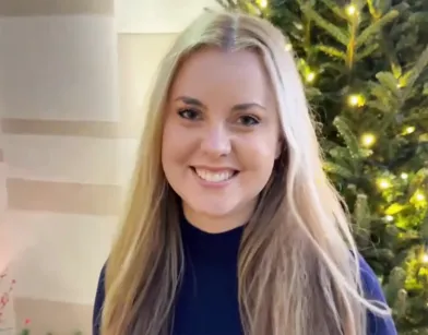 Дала ему в каждую дырку