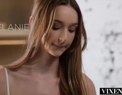 Покорила босса своей красивой киской