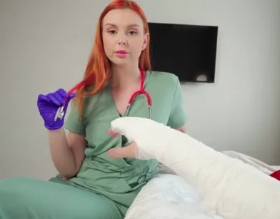 Медсестра проверила мой член и помогла кончить