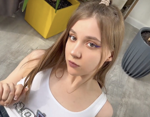 Не дала спокойно сесть за комп